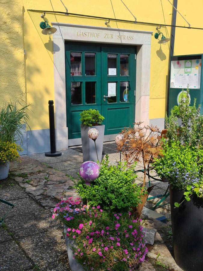 Gasthof Zur Strass Eugendorf Exterior photo